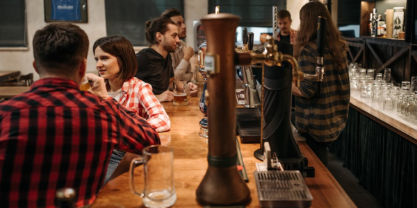 5 decisiones de bebida que separan un bar rentable de uno que sobrevive