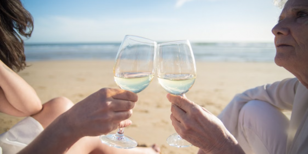 5 vinos blancos que te harán ganar dinero este verano