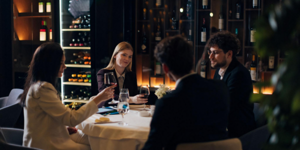 Comidas de empresa y grupos: cómo preparar una propuesta de bebidas fácil de vender y servir